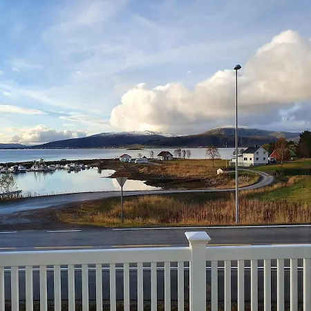 Koselig Hus Med Havutsikt
