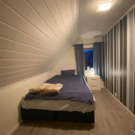 Koselig Hus Med Havutsikt Sortland