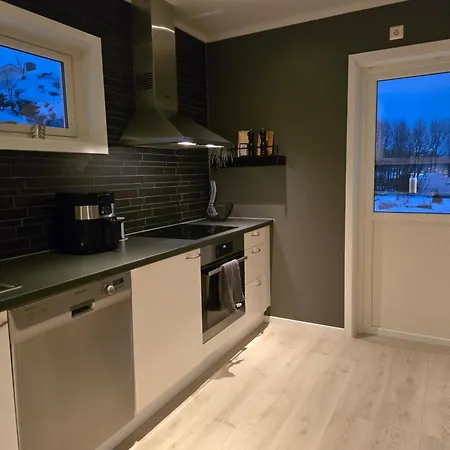 Koselig Hus Med Havutsikt Sortland